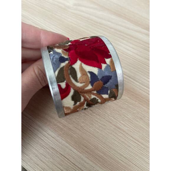 Light Pink Flower Embroidery Cuff Bracelet - Picture 5 of 6